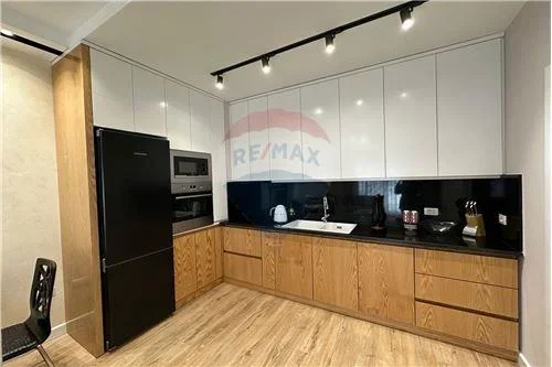 Tirane, jepet me qera apartament 1+1+Aneks+Ballkon Kati 3, 75 m² 650 € (Kompleksi Kontakt)