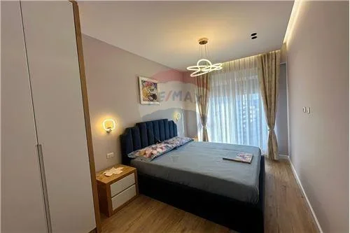 Tirane, jepet me qera apartament 1+1+Aneks+Ballkon Kati 3, 75 m² 650 € (Kompleksi Kontakt)