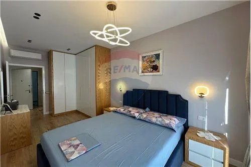 Tirane, jepet me qera apartament 1+1+Aneks+Ballkon Kati 3, 75 m² 650 € (Kompleksi Kontakt)