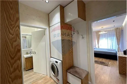 Tirane, jepet me qera apartament 1+1+Aneks+Ballkon Kati 3, 75 m² 650 € (Kompleksi Kontakt)