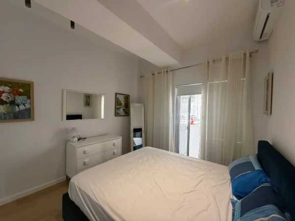 Tirane, jepet me qera apartament 1+1+Ballkon Kati 1, 50 m² 60.000 leke (Rruga Margarita Tutulani)