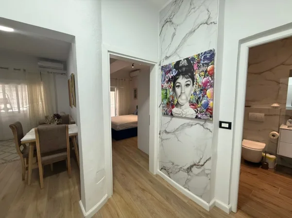 Tirane, jepet me qera apartament 1+1+Ballkon Kati 1, 50 m² 60.000 leke (Rruga Margarita Tutulani)