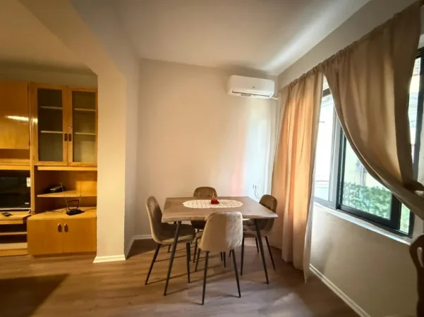 Tirane, jepet me qera apartament 1+1+Ballkon Kati 4, 50 m² 70.000 leke (Rruga Vaso Pasha)