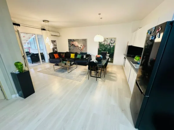 Tirane, shitet apartament 1+1+Ballkon Kati 1, 130 m² 183.000 € (HIPOTEKA , Tirane)