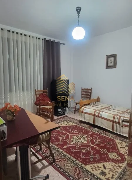 Tirane, jepet me qera apartament 2+1+Ballkon Kati 5, 105 m² 900 € (Bllok)