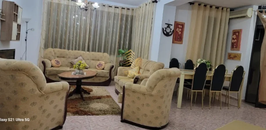 Tirane, jepet me qera apartament 2+1+Ballkon Kati 5, 105 m² 900 € (Bllok)