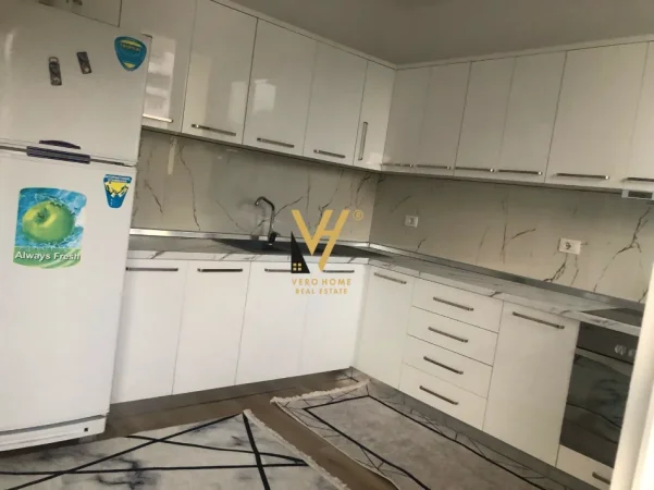 Tirane, jepet me qera apartament 2+1+Ballkon Kati 2, 100 m² 570 € (VILAT GJERMANE)