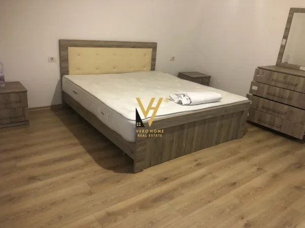 Tirane, jepet me qera apartament 2+1+Ballkon Kati 2, 100 m² 570 € (VILAT GJERMANE)
