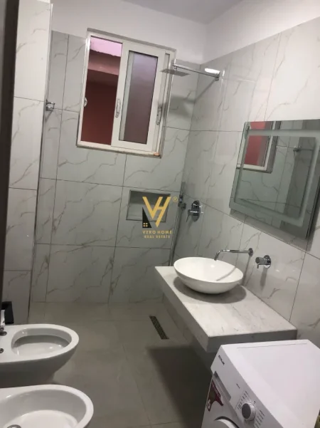 Tirane, jepet me qera apartament 2+1+Ballkon Kati 2, 100 m² 570 € (VILAT GJERMANE)