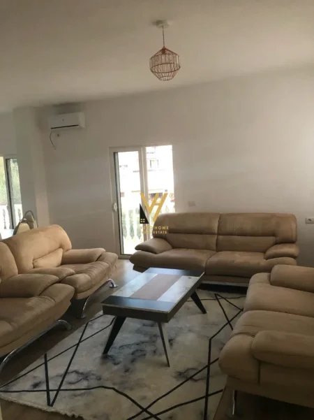 Tirane, jepet me qera apartament 2+1+Ballkon Kati 2, 100 m² 570 € (VILAT GJERMANE)