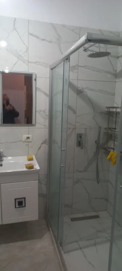 Tirane, jepet me qera apartament 1+1 Kati 2, 60 m² 400 € (Fresku)