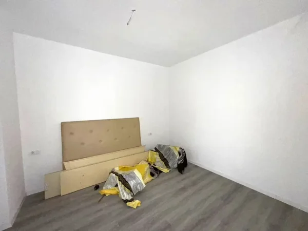 Tirane, jepet me qera apartament 1+1 Kati 3, 60 m² 550 € (Laprake)