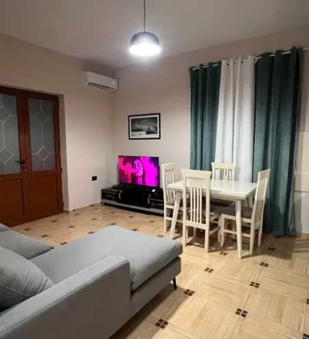 Tirane, jepet me qera shtepi 1+1 Kati 2, 75 m² 450 € (Don Bosko)