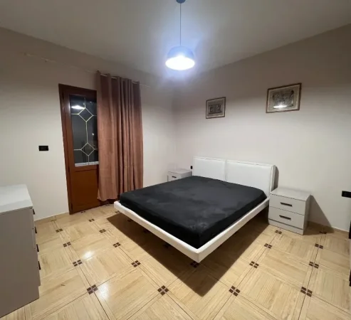 Tirane, jepet me qera shtepi 1+1 Kati 2, 75 m² 450 € (Don Bosko)