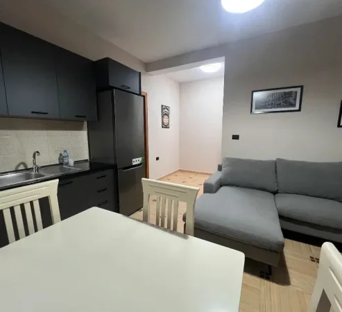 Tirane, jepet me qera shtepi 1+1 Kati 2, 75 m² 450 € (Don Bosko)