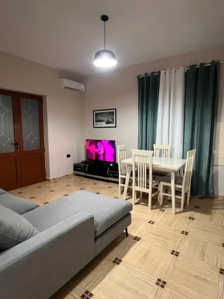 Tirane, jepet me qera shtepi 1+1 Kati 2, 75 m² 450 € (Don Bosko)