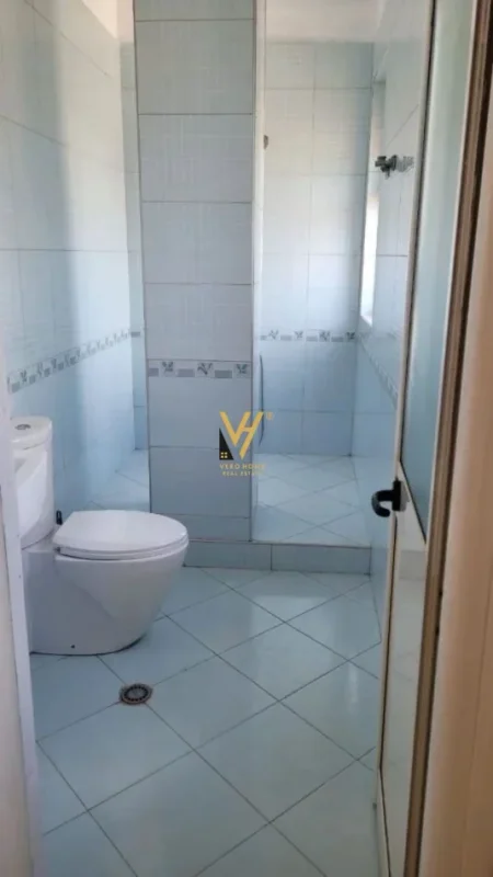 Tirane, jepet me qera apartament 3+1+Ballkon Kati 7, 200 m² 670 € (KODRA E PRIFTIT)