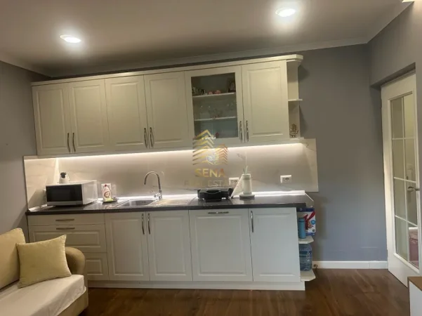 Tirane, jepet me qera apartament 2+1+Ballkon Kati 5, 75 m² 800 € (Delijorgji, rruga Irfan Tomini)