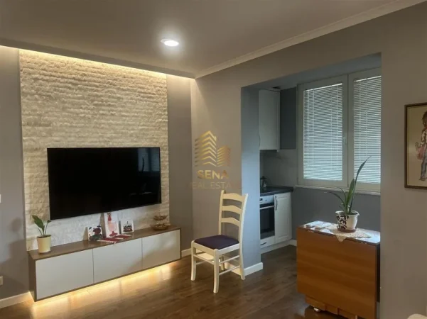 Tirane, jepet me qera apartament 2+1+Ballkon Kati 5, 75 m² 800 € (Delijorgji, rruga Irfan Tomini)