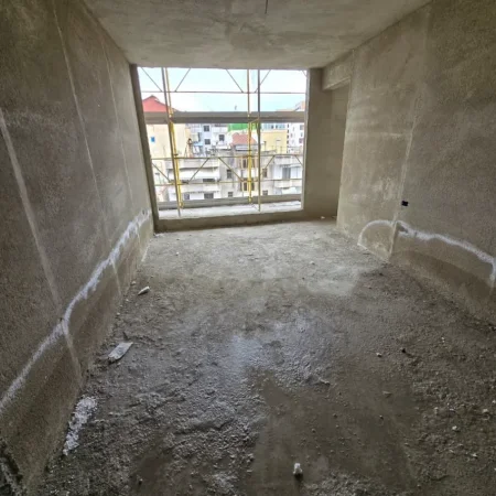 Tirane, shitet apartament 1+1+Ballkon , 81 m² (Univers City)