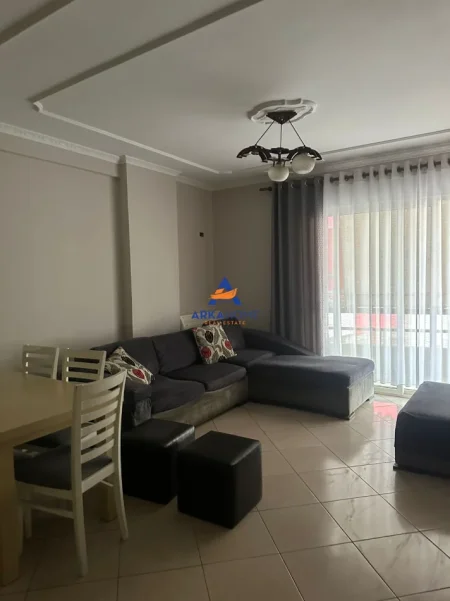 Tirane, jepet me qera apartament 2+1+Ballkon Kati 5, 94 m² 574 € 