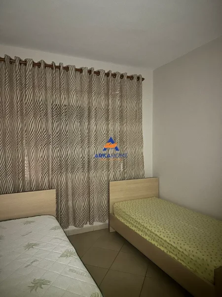 Tirane, jepet me qera apartament 2+1+Ballkon Kati 5, 94 m² 574 € 