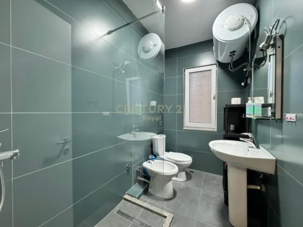 Tirane, jepet me qera apartament 2+1 Kati 5, 100 m² 1.000 € 