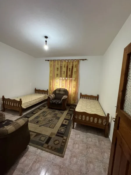 Tirane, jepet me qera shtepi 2+1+Ballkon Kati 0, 118 m² 420 € (ne rrugen Ramazan Bogdani Tirane.)