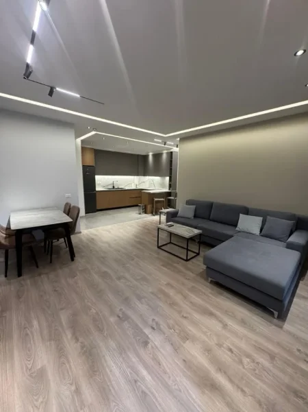 Tirane, jepet me qera apartament 2+1+Ballkon , 110 m² 1.300 € (kompleksi delijorgji)