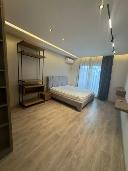 Tirane, jepet me qera apartament 2+1+Ballkon , 110 m² 1.300 € (kompleksi delijorgji)