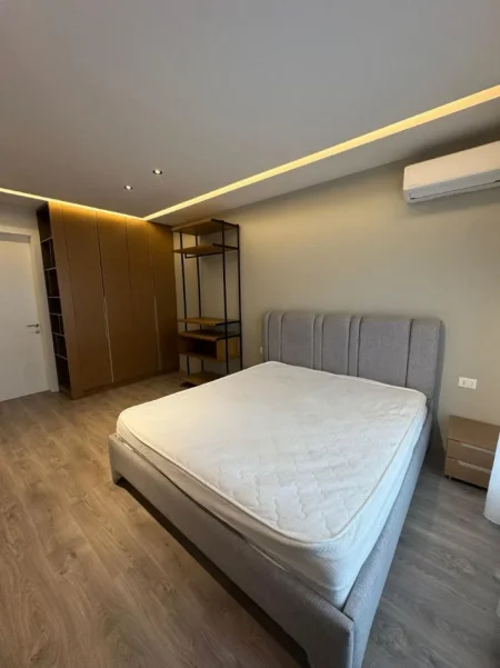 Tirane, jepet me qera apartament 2+1+Ballkon , 110 m² 1.300 € (kompleksi delijorgji)