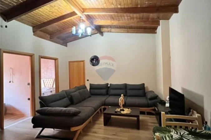 Tirane, shitet apartament 4+1 Kati 9, 140 m² 200.000 € (Komuna e Parisit)