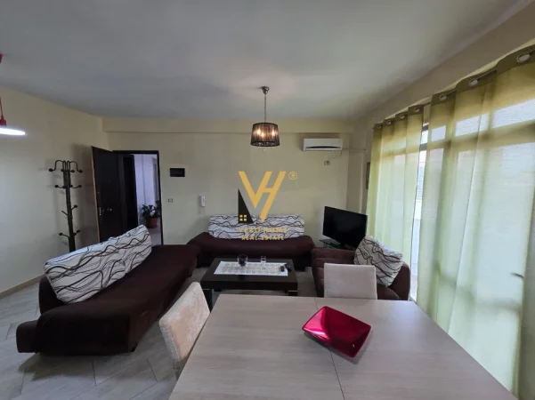 Tirane, jepet me qera apartament 1+1+Ballkon Kati 8, 68 m² 360 € (FRESKU)