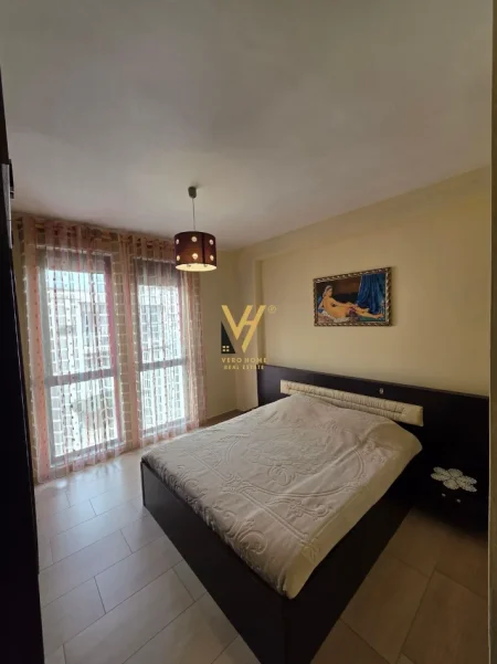 Tirane, jepet me qera apartament 1+1+Ballkon Kati 8, 68 m² 360 € (FRESKU)