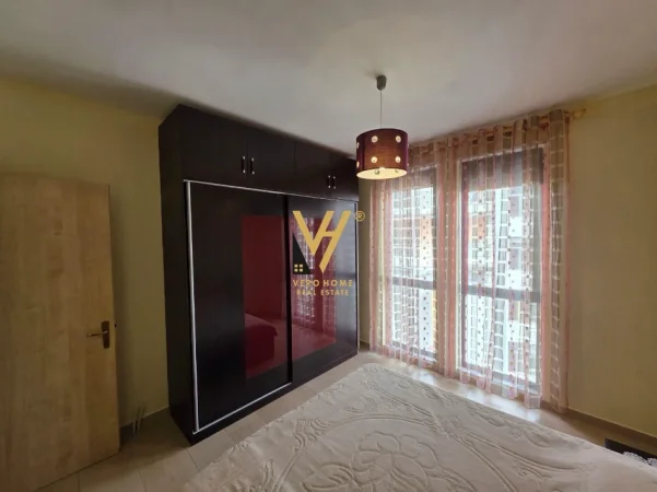 Tirane, jepet me qera apartament 1+1+Ballkon Kati 8, 68 m² 360 € (FRESKU)