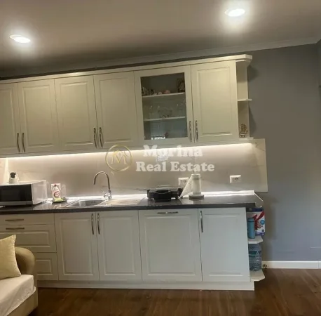 Tirane, jepet me qera apartament 2+1 Kati 5, 85 m² 800 € (Pallati me Shigjeta)