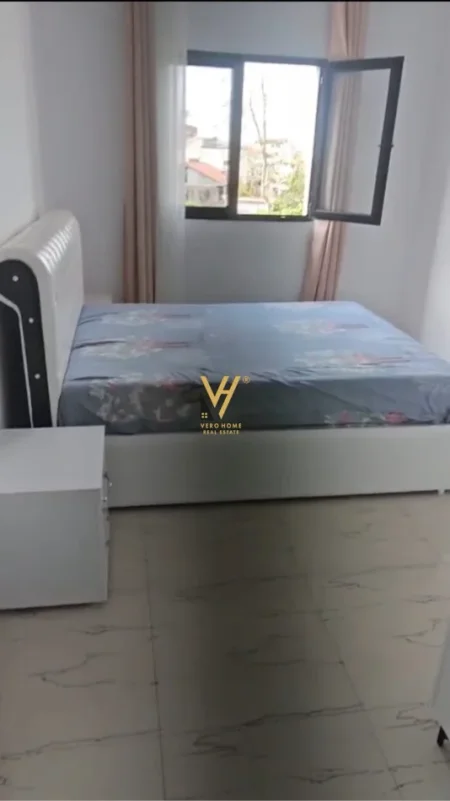 Tirane, jepet me qera apartament 2+1+Ballkon Kati 2, 90 m² 470 € (STACIONI I TRENIT)