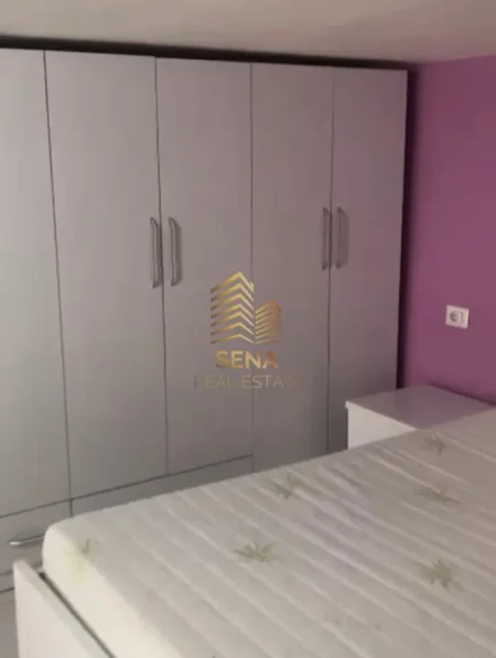 Tirane, jepet me qera apartament 1+1 Kati 1, 50 m² 350 € (Oxhaku)