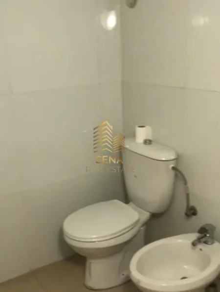 Tirane, jepet me qera apartament 1+1 Kati 1, 50 m² 350 € (Oxhaku)