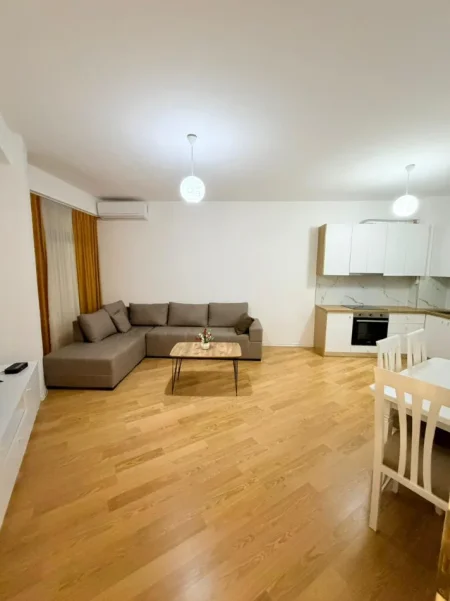 Tirane, jepet me qera apartament 2+1+Ballkon Kati 7, 114 m² 600 € (Astir/Hotel Marinaj)