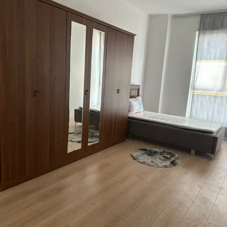 Tirane, jepet me qera apartament 2+1+Ballkon , 105 m² 500 € (rruga 5 maji)