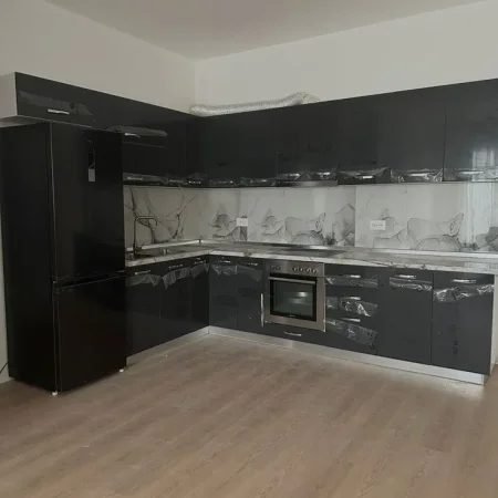 Tirane, jepet me qera apartament 2+1+Ballkon , 105 m² 500 € (rruga 5 maji)