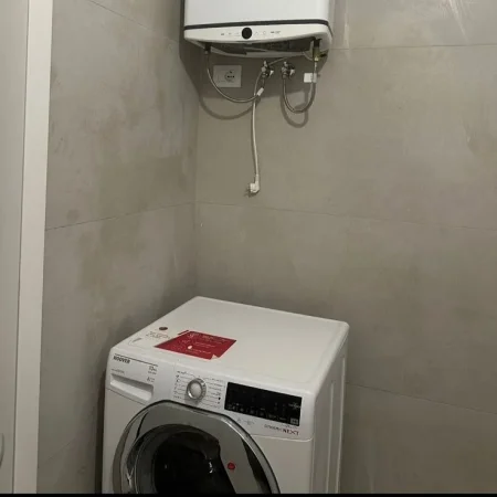 Tirane, jepet me qera apartament 2+1+Ballkon , 105 m² 500 € (rruga 5 maji)