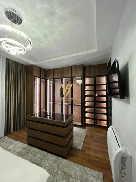 Tirane, jepet me qera apartament 2+1+Ballkon Kati 3, 125 m² 1.500 € (TEG)