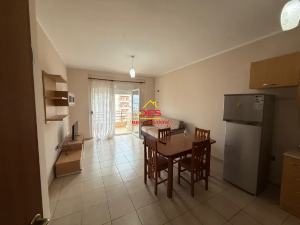 Vlore, jepet me qera apartament 1+1+Ballkon Kati 6, 70 m² 350 € (Rruga Çamëria)