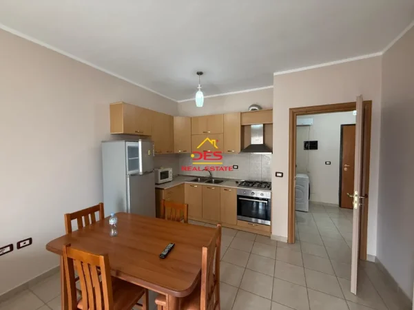 Vlore, jepet me qera apartament 1+1+Ballkon Kati 6, 70 m² 350 € (Rruga Çamëria)
