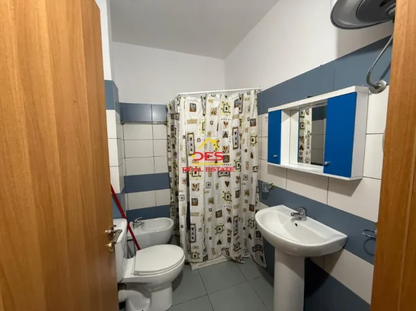 Vlore, jepet me qera apartament 1+1+Ballkon Kati 6, 70 m² 350 € (Rruga Çamëria)