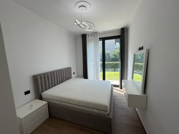 Tirane, jepet me qera apartament 1+1 Kati 2, 75 m² 800 € (PRANE TEG)