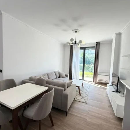 Tirane, jepet me qera apartament 1+1+Ballkon , 85 m² 800 € (SOFIA RESIDENCE)