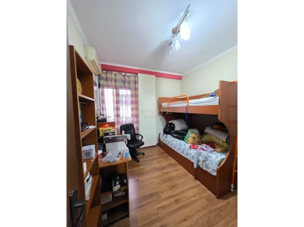 Tirane, shitet apartament 2+1+Ballkon Kati 1, 83 m² 180.000 € 